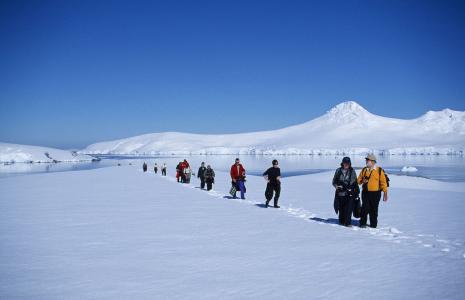 China regulates Antarctic tourism, will blacklist bad tourists