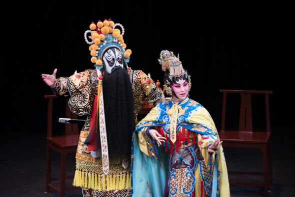 Keith Lai (left) plays Xiang Yu and Janet Wong plays Yu Ji in Cantonese Opera Farewell My Concubine, the first commissioned production of Xiqu Center, part of the West Kowloon Cultural District in Hong Kong. (Photo provided to China Daily)