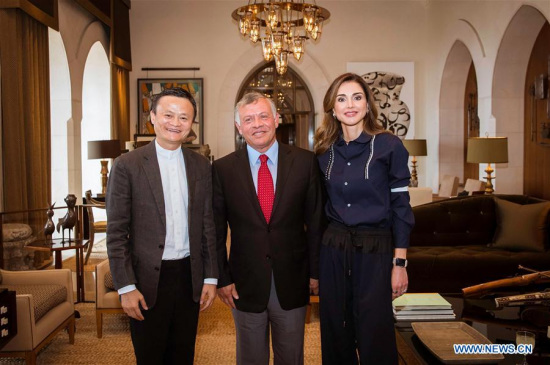 King Abdullah II of Jordan (C) and Queen Rania (R) meet with Jack Ma, founder and chairman of China's e-commerce giant Alibaba Group, at the King's Palace in Amman, Jordan, on May 7, 2018. King Abdullah II of Jordan on Monday received Jack Ma, the state-run Petra News Agency reported. (Xinhua)
