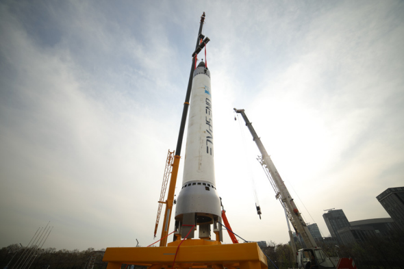A Chongqing Liangjiang Star rocket is assembled in Beijing last month. It was developed by OneSpace, China's first private rocket producer. (Provided To China Daily)