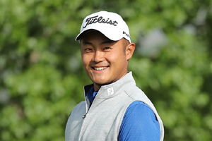 Golfer Cao following the Li-der