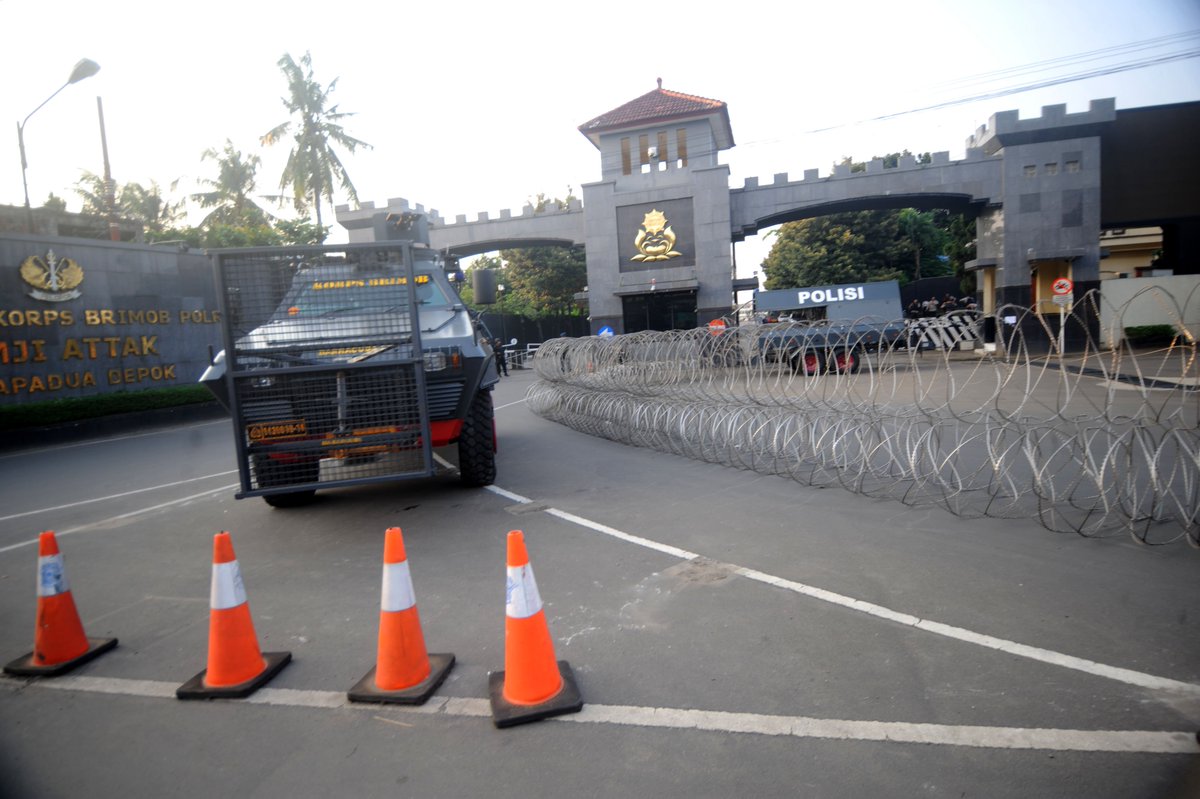 All terrorist inmates surrender after police strike in Indonesia's jail