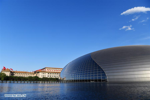 The National Center for the Performing Arts and the Great Hall of the People under a blue sky in 2017. (Photo/Xinhua)