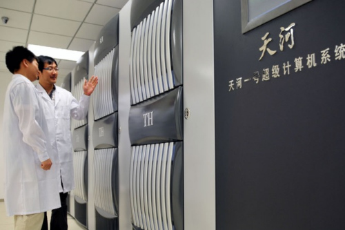 Technology experts check the condition of the Tianhe-1 supercomputer at the National SuperComputer Center in Tianjin. (Photo/Xinhua)