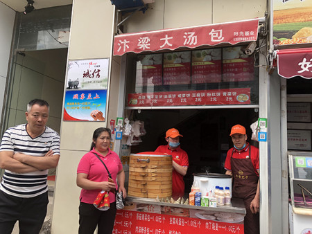 Man gets refund after mistakenly paying 147k yuan for snack