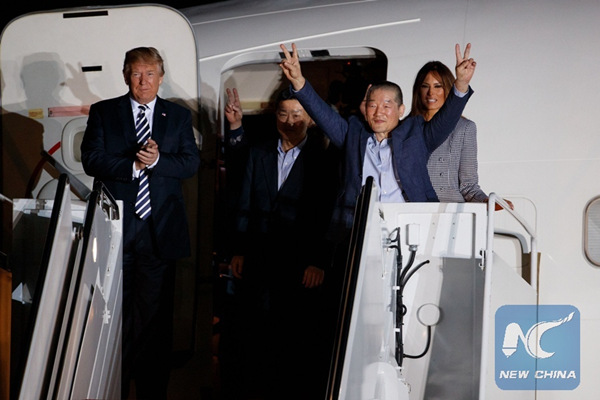 Three U.S. detainees arrive in Washington from DPRK