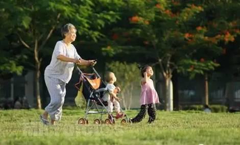Over half of elderly Chinese prefer living with children: survey