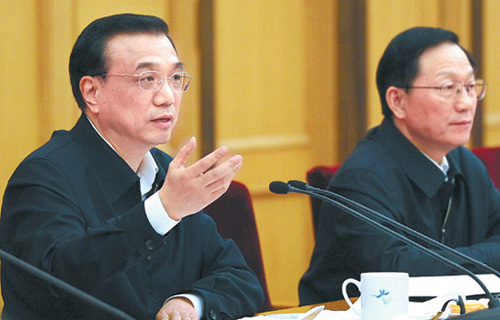 Vice-Premier Li Keqiang (L) addresses a budget meeting in Beijing on Tuesday. [Photo/Xinhua] 