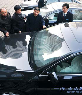 A total of 1,500 Audi cars were delivered to China Grand Auto in Urumqi for leasing in March 2011. [Photo/China Daily]