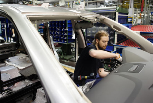 A worker at Volvo Car Corp's production plant in Gothenburg, Sweden. Zhejiang Geely Holding Group, Volvo's parent company, has set up five assembly plants outside China. [Photo/China Daily]