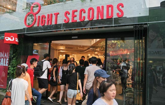 A Samsung 8ight Seconds store in Myung Dong, a popular shopping area in Seoul, capital of South Korea. The company said it will open 8ight Seconds outlets in China in 2014. It will be the first overseas outlet opened by the brand store. [Photo/China Daily