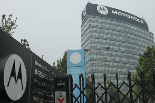 The Motorola building in Beijing. Hundreds of Motorola employees staged protests in Nanjing, Jiangsu province on Aug 16 and in Beijing on Aug 17, after being informed of a layoff. (Wang Jing / China Daily)