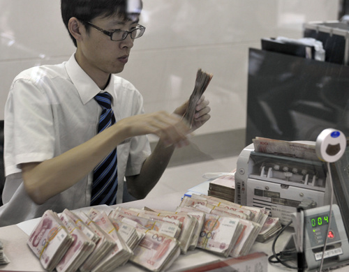 The yuan's use worldwide grew by 15.6 percent between July and August this year, compared with an average 0.9 percent decrease in the use of all currencies over the same period, according to the financial services provider SWIFT. [Photo/China Daily]