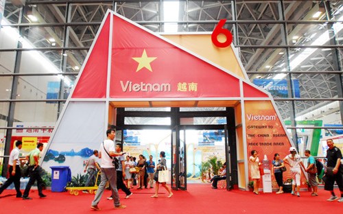 Vietnam's booth at the China-ASEAN Expo in Nanning, the capital of the Guangxi Zhuang autonomous region. Businesses have been investing heavily in Southeast Asian nations, where labor costs and land prices are lower compared with China. [Photo/China Daily