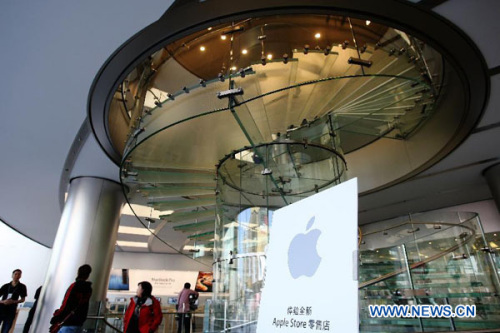 Photo taken on Oct. 18, 2012 shows an indoor scene of the new store of Apple Inc. on Wangfujing Street in Beijing, China's capital. The new store, which will reportedly be the largest Apple store in Asia, is expected to open on Oct. 20. (Xinhua/Li Fangyu)