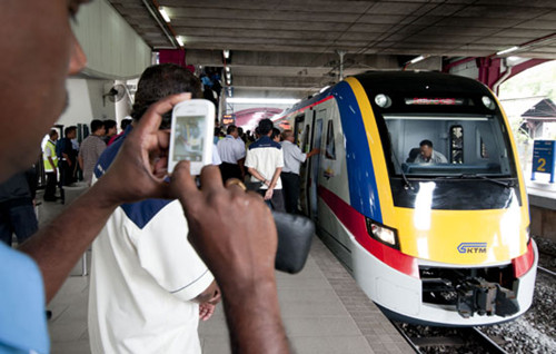 A Chinese CRH train made by CSR Zhuzhou Electric Locomotive Co Ltd is put into operation in Kuala Lumpur, Malaysia, in March. [Photo/Xinhua] 