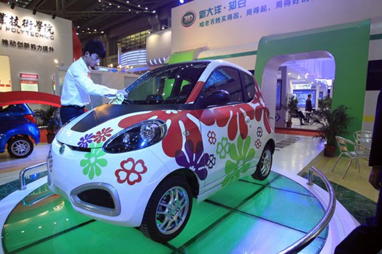 An electric car is displayed at the 14th China High-Tech Fair in Shenzhen on Nov 16, 2012. [Photo/Asianewsphoto]