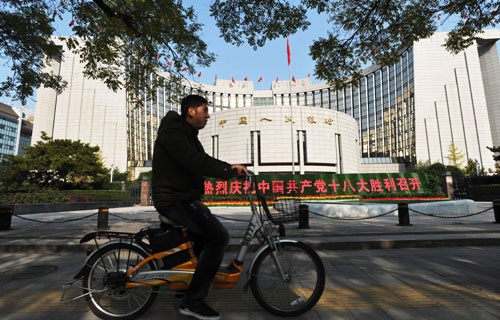 The headquarters of the People's Bank of China in Beijing. A deputy governor at the bank has urged emerging markets to monitor cross-border capital flows more closely. [Photo/China Daily] 