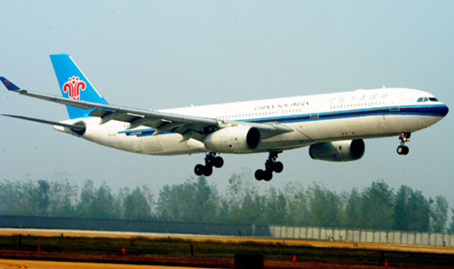 A China Southern Airlines Co Ltd Airbus A330 lands in Wuhan, Hubei province. According to Airbus, the catalogue price of one Airbus A330-300 aircraft is $188 million. [Photo/China Daily] 