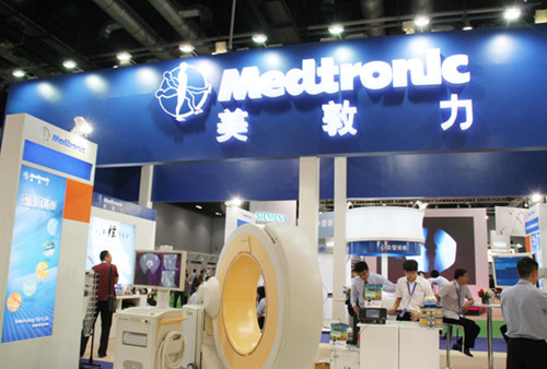 US-based medical device provider Medtronic's stand at a medical equipment exhibition in Beijing. The company acquired China Kanghui Holdings, an orthopedic devices anufacturer, for $816 million in cash in September. [Photo by WU CHANGQING / FOR CHINA DAILY]