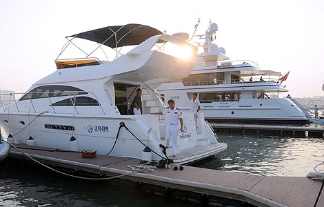 Yachts are seen during an exhibition in Xiamen, East China's Fujian province, November 2, 2012. [Photo/Xinhua]