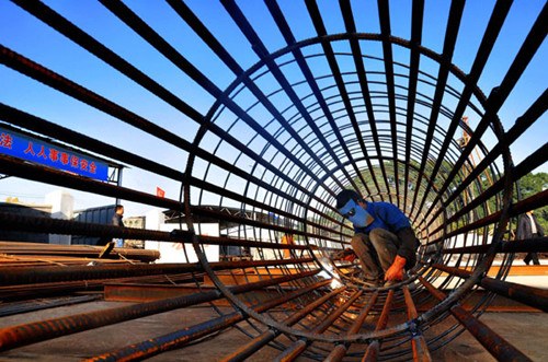 A worker at a construction site for a railway station project in Ningbo, Zhejiang province, on Dec 6. HU XUEJUN / FOR CHINA DAILY