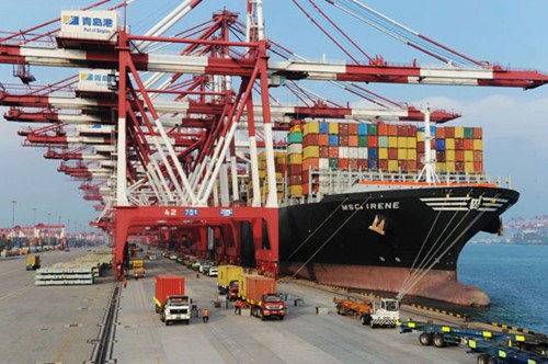 Port of Qingdao in Shandong province. China is the world's biggest exporter and second-largest importer, and saw a year-on-year growth of 6.2 percent in foreign trade in 2012, according to the latest customs figure. [Photo/China Daily]