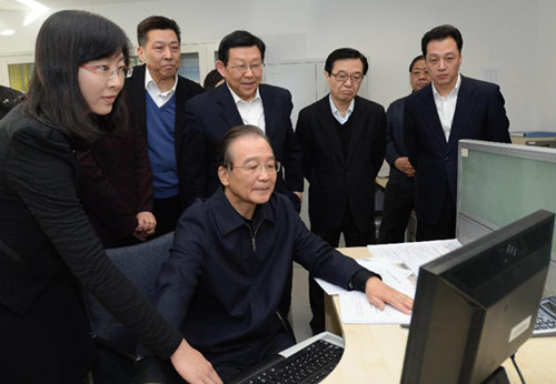 Chinese Premier Wen Jiabao inspects the Ministry of Commerce (MOC) in Beijing, capital of China, Feb. 4, 2013. (Xinhua/Ma Zhancheng)