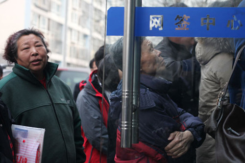 People line up outside the housing authority in Beijing's Chaoyang district on Tuesday, waiting to get advice about secondhand housing transactions or wrap up a deal. [Wang Jing/China Daily]