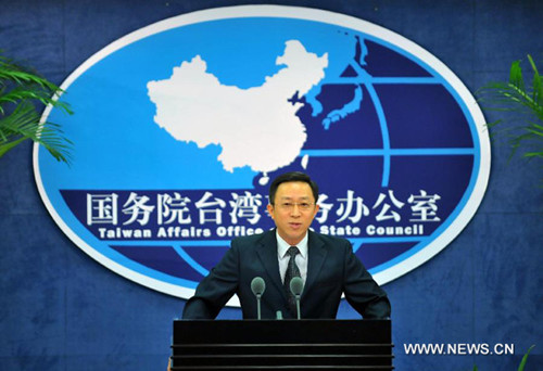 Yang Yi, spokesman of the Taiwan Affairs Office of the State Council, speaks at a press conference in Beijing, capital of China, May 15, 2013. Yang answered questions on cross-Strait relations here on Wednesday. (Xinhua/Chen Yehua)