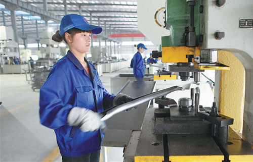 Women working at an automobile component factory in Jiangxi province. According to data from the All-China Women's Federation, China now has more than 30 million female entrepreneurs. They make up 25 percent of all Chinese business leaders. [Photo/Provided to China Daily]