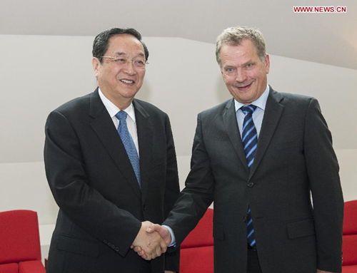 Yu Zhengsheng (L), chairman of the National Committee of the Chinese People's Political Consultative Conference, meets with Finnish President Sauli Niinisto in Helsinki, capital of Finland, May 31, 2013. Yu Zhengsheng paid an official goodwill visit to Finland from May 30 to June 1. (Xinhua/Li Xueren) 