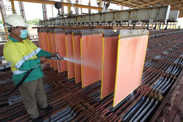 Ore is smelted at the mine and processed into sheet copper. The wet smelting process used at the mine has great advantages in environmental protection. 