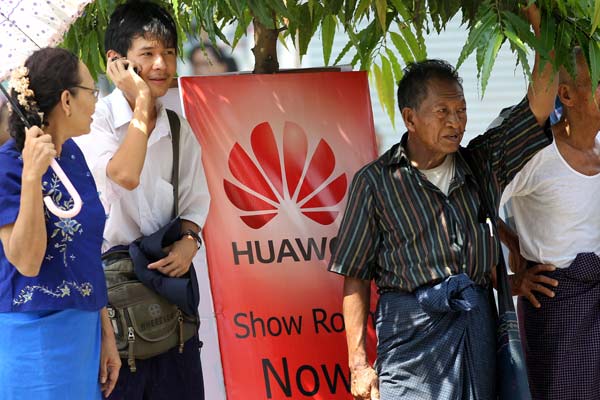 People waiting outside the first flagship showroom of Chinese telecom giant Huawei in downtown Yangon, Myanmar, in early May. The showroom attracted huge attention from consumers and media. Zhang Wei/China Daily