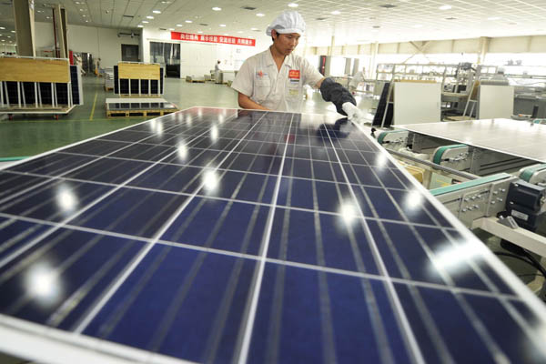 A worker assembles solar panels at a Yingli Green Energy Holding Co Ltd factory in Tianjin. The European Union said on June 4 it would impose a temporary punitive duty of 11.8 percent on imports of all Chinese solar panel products from June 6, and the rate could rise to 47.6 percent after Aug 6 if the two sides fail to reach an agreement. Yue Yuewei / Xinhua