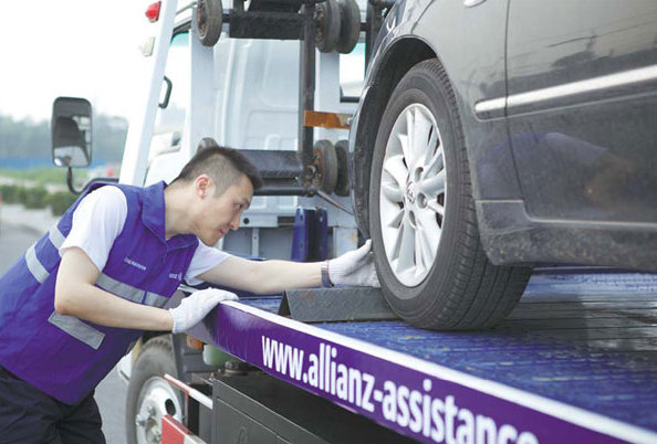 Allianz recently opened a new operation center in Chengdu for roadside, travel and medical assistance. [Provided to China Daily]