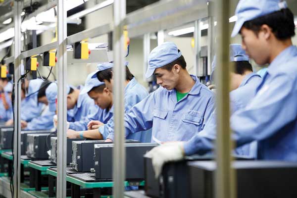 Workers assemble computers at a Lenovo Group Ltd plant in Chengdu, Sichuan province.Provided to China Daily