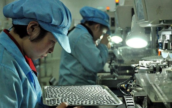 Workers check the newly produced contact lenses in a factory of the CST Automation Technology CO., LTD, a non-public enterprise, in Baiyin City, northwest China's Gansu Province, Oct. 31, 2013.  (Xinhua/Guo Gang)