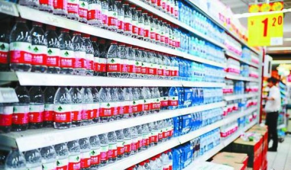 Bottled waters of Nongfu Spring were seen on supermarket shelves. [Xinhua file photo] 