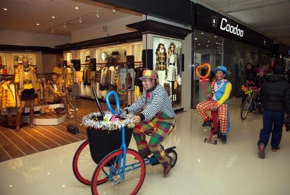 A costume performance was held at the opening ceremony of the Tianjin Sino-Ocean We-Life Future Plaza on Jan 1, 2014 in Tianjin. [Photo / Provided to chinadaily.com.cn]