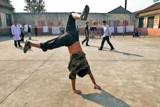 Chinese mental illness patients enjoy their free time under a doctor's supervision in a psychiatric hospital in Weifang, Shandong province. China is making good progress in mental healthcare but many obstacles remain. Xinhua   