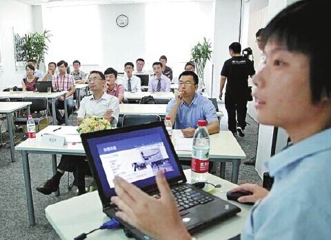 A student demonstrates her project during the finals of the third ABB University Innovation Contest, which was held in Beijing last Friday.CHINA DAILY