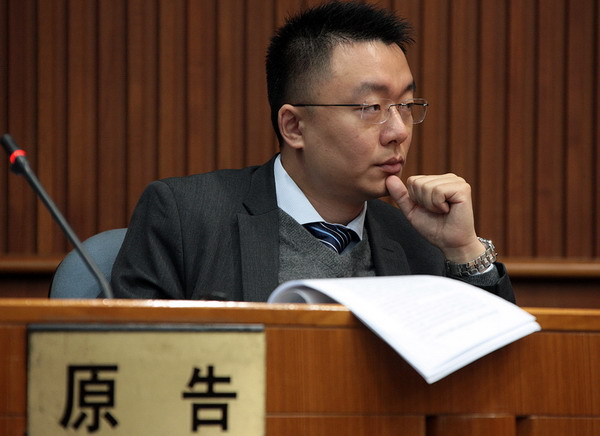 Yang Jianbo, former Everbright Securities executive, is suing the China Securities Regulatory Commission after it fined and banned him for life last year from the securities industry for insider trading. [Photo/Xinhua]