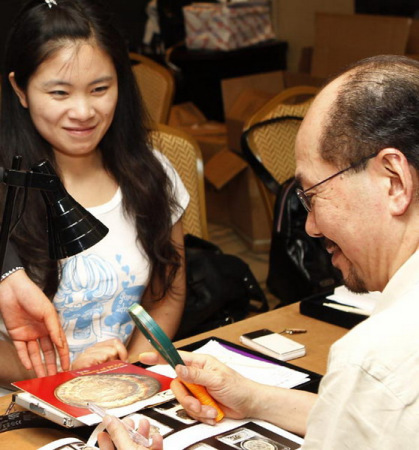 Chinese investors are showing an increasing interest in stamps and coins in recent years. (Photo/Xinhua)