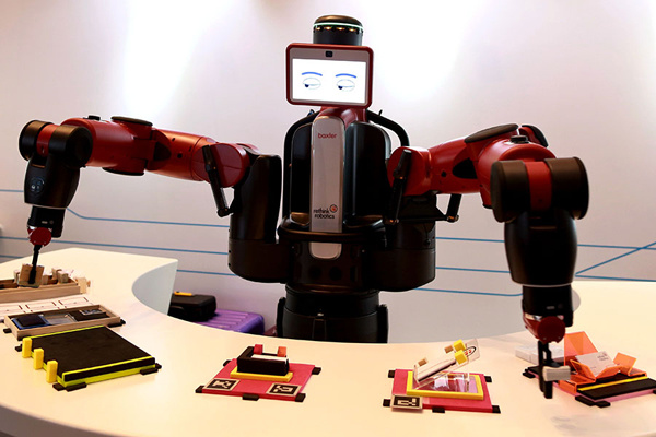 A robot named Baxter is displayed at the Summer Davos Forum in Dalian, Northeast China's Liaoning province, Sept 9, 2015. Robotics is the key topic at the upcoming Annual Meeting of the New Champions 2015, the organizer said. (Photo/China Daily)