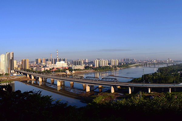 A high-speed train uses the Jilin-Hunchun line, which opened on Sunday. Trains will travel on the route at speeds of up to 250 km/h. (Photo/China Daily)