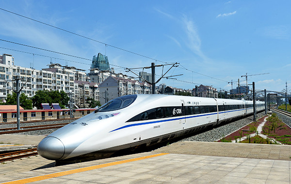 A high speed train heading to Yujiabao Station leaves Tianjin Railway Station in August, marking the extension of the Beijing-Tianjin intercity to Yujiabao in Tianjin's suburban Binhai area. YANG BAOSEN/XINHUA