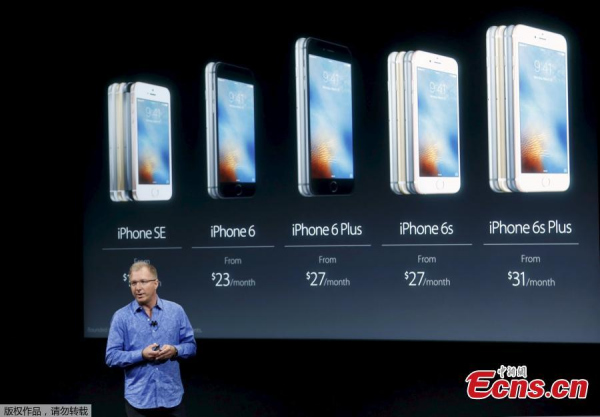 Apple Vice President Greg Joswiak introduces the iPhone SE during an event at the Apple headquarters in Cupertino, California March 21, 2016. (Photo/Agencies)