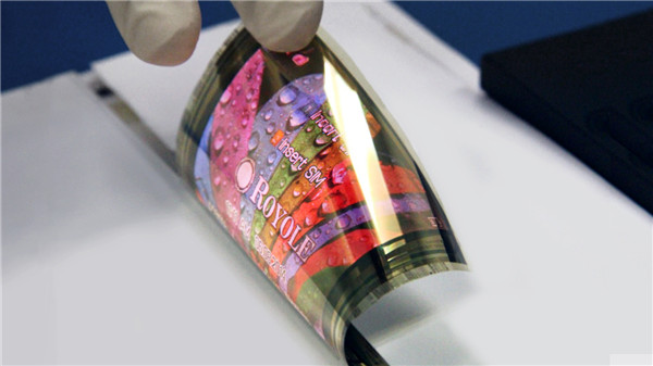 A rollable full-color flexible display with thickness of less than one-fifth the diameter of the human hair.(CHINA DAILY)