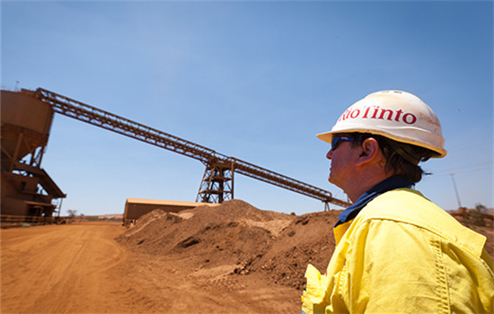 A mineworker looks at a train loader at the Rio Tinto West Angelas iron ore mine in the Pilbara, northwest of Perth, Australia. (Photo provided to China Daily)